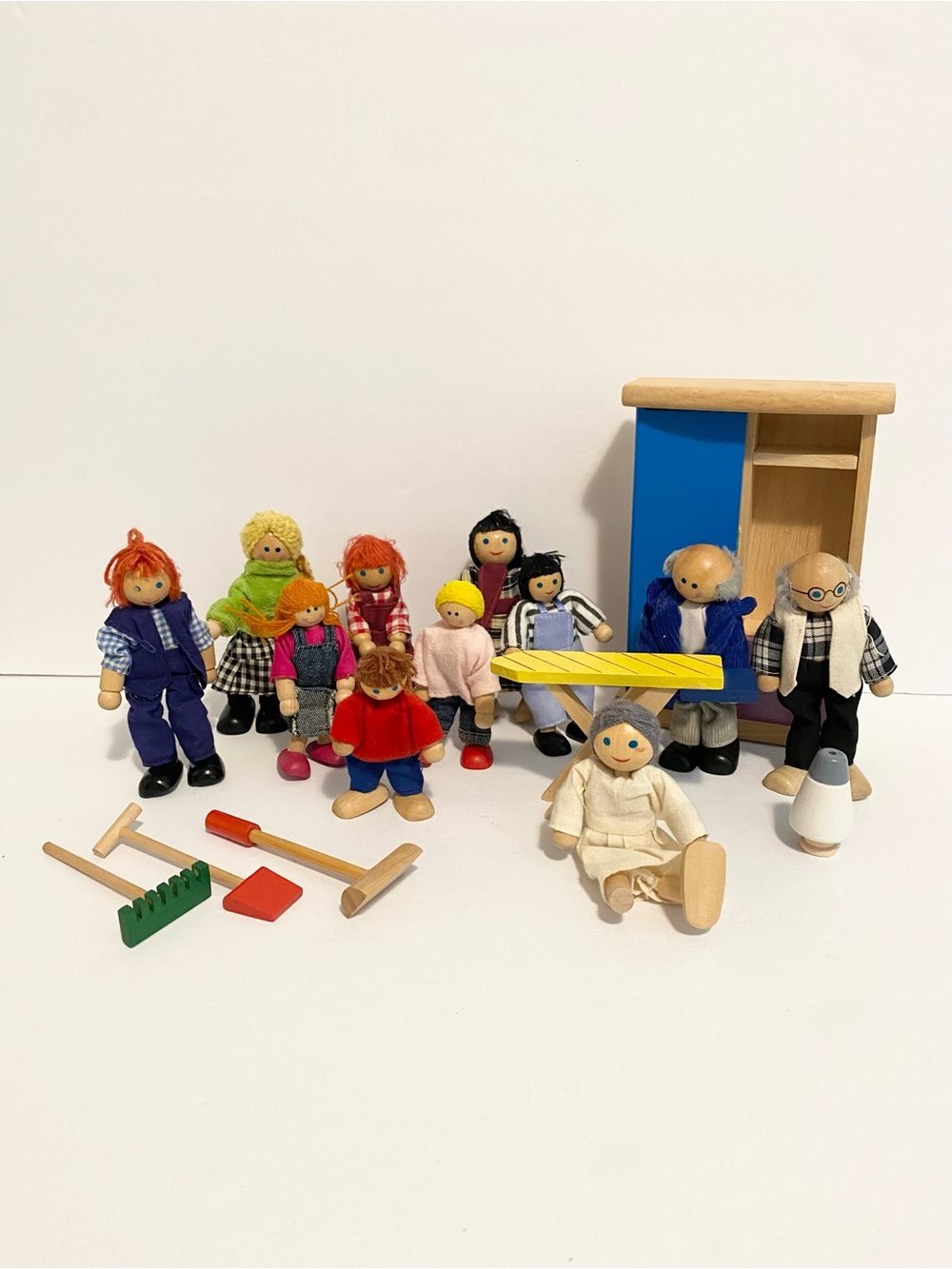 Dollhouse Wooden Dolls Family Set Bendable Melissa & Doug Plan Toys Accessories
